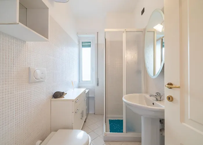 Happy Tourist By Wonderful Italy